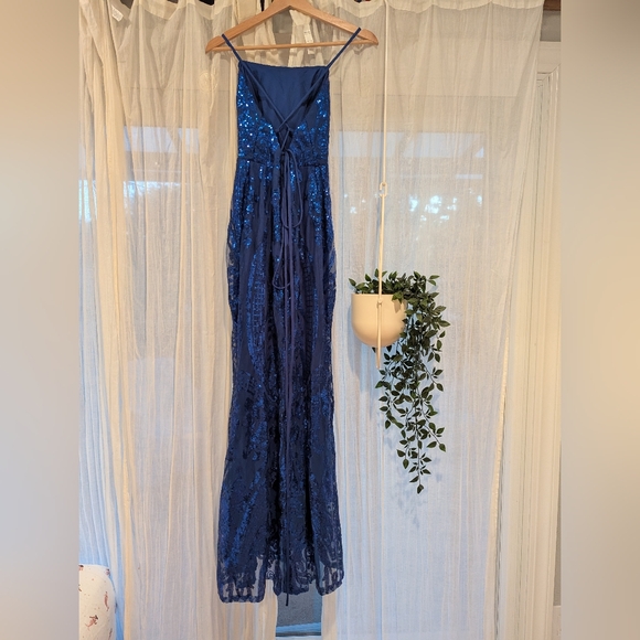 Elegant Blue Sequin Dress - Picture 3 of 5